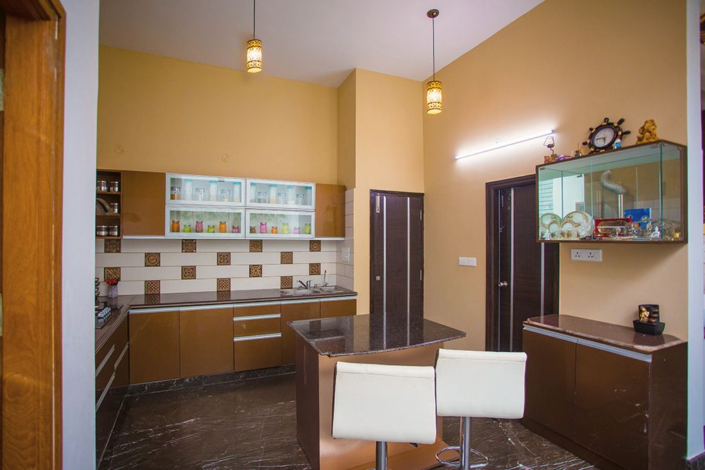 Kitchen with breakfast counter